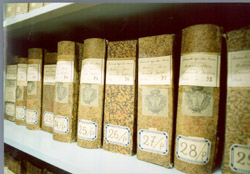 Faldoni contenenti documenti dell'Universit� pontificia